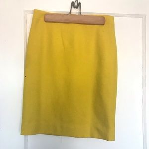 NWT - Pencil skirt in double-serge wool in yellow